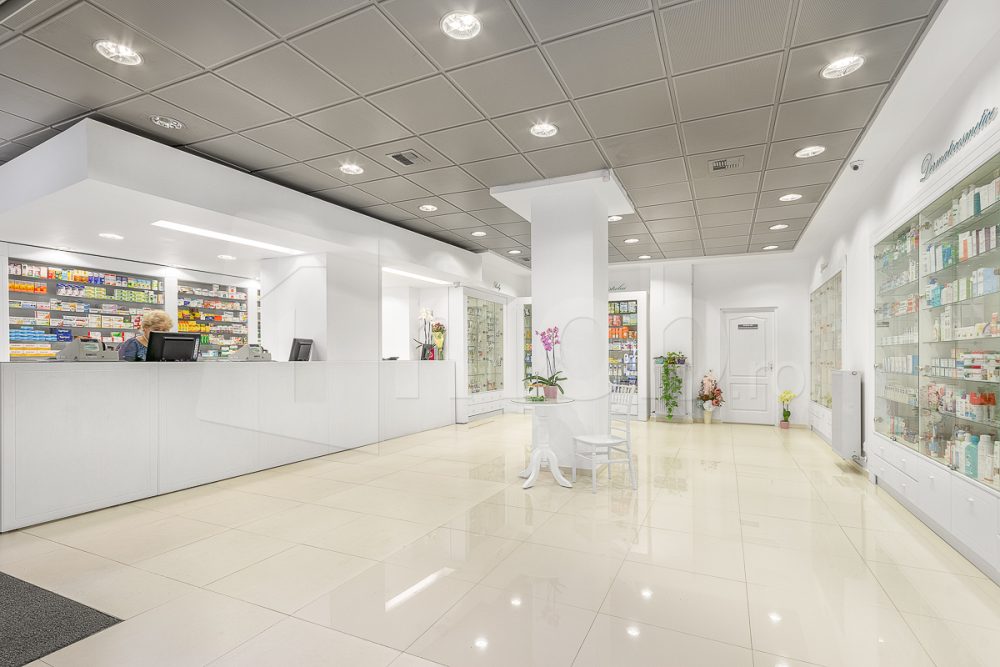 Mobilier de expunere pentru Farmacia Noua