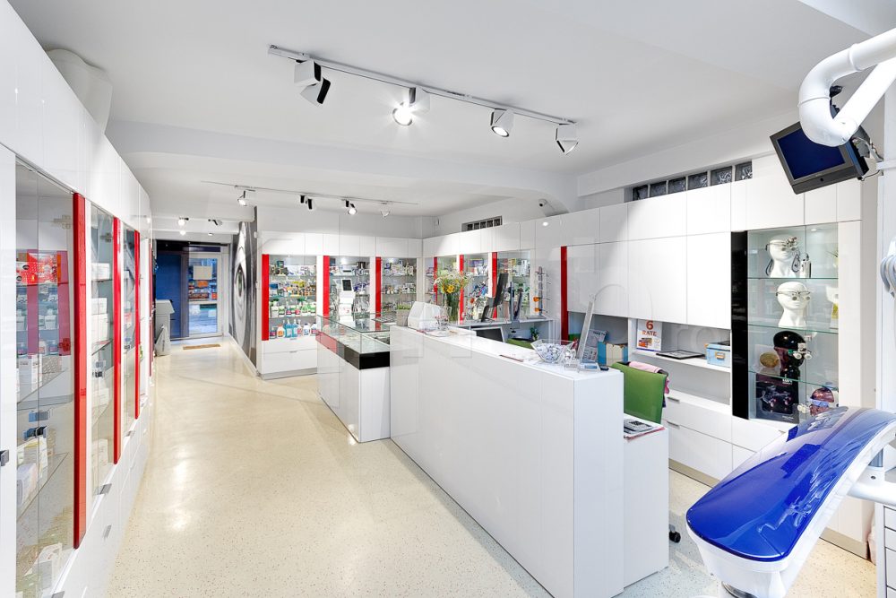 Vitrine medicale realizate pentru Tehnical Dent
